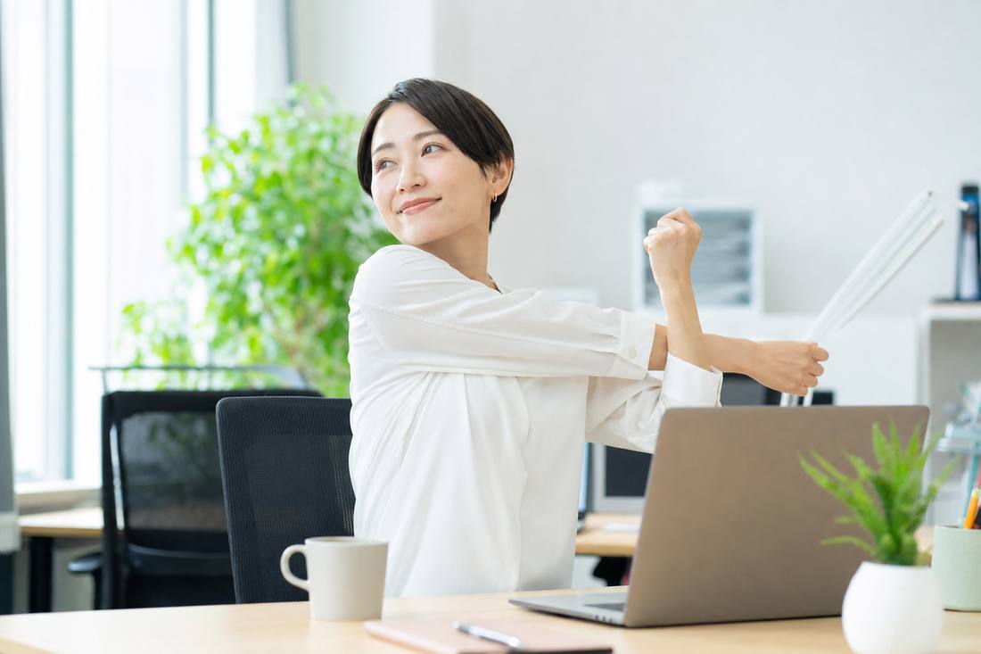 水分補給する作業員のイメージ